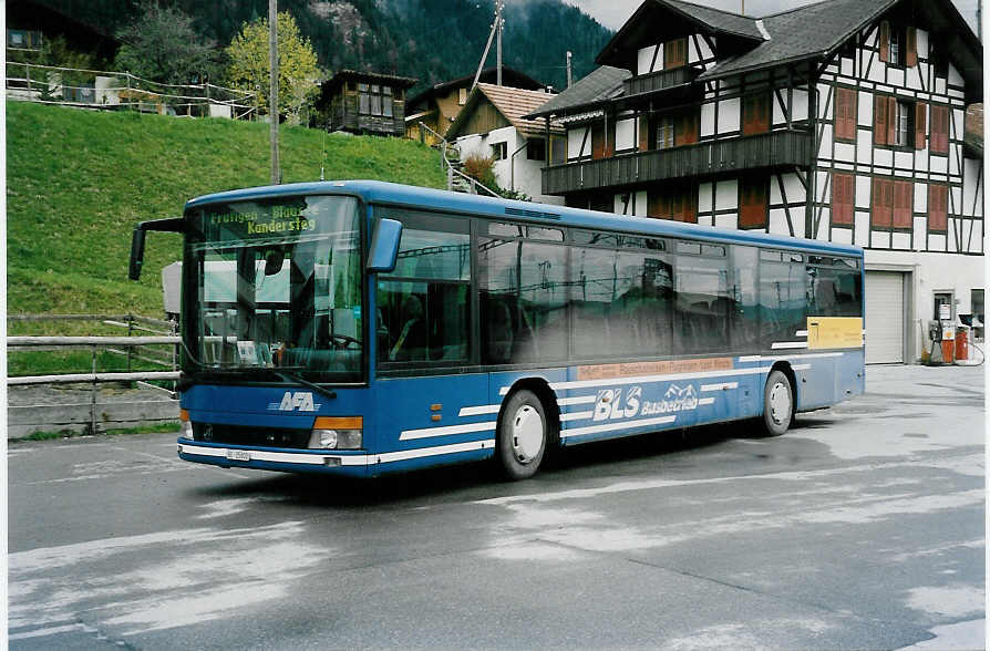 (040'413) - AFA Adelboden - Nr. 2/BE 25'802 - Setra am 24. April 2000 beim G�terbahnhof Frutigen
