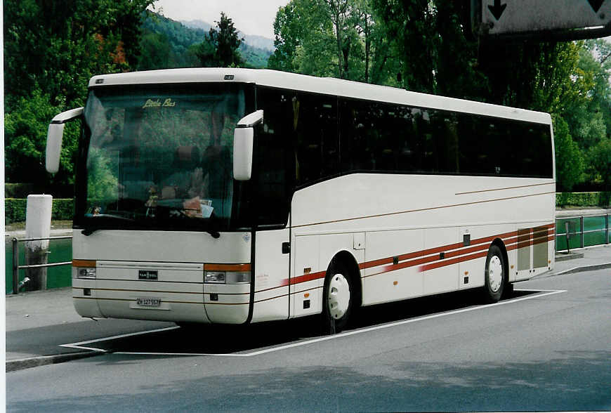 (040'431) - Little Bus, Dietikon - ZH 127'557 - Van Hool am 5. Mai 2000 bei der Schiffl�ndte Thun