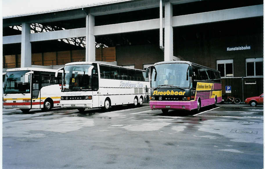 (040'823) - Straubhaar, Thun - BE 431'038 - Setra + BE 206'633 - Setra (ex M�ller, Uttigen) am 6. Juni 2000 in Thun, Grabengut