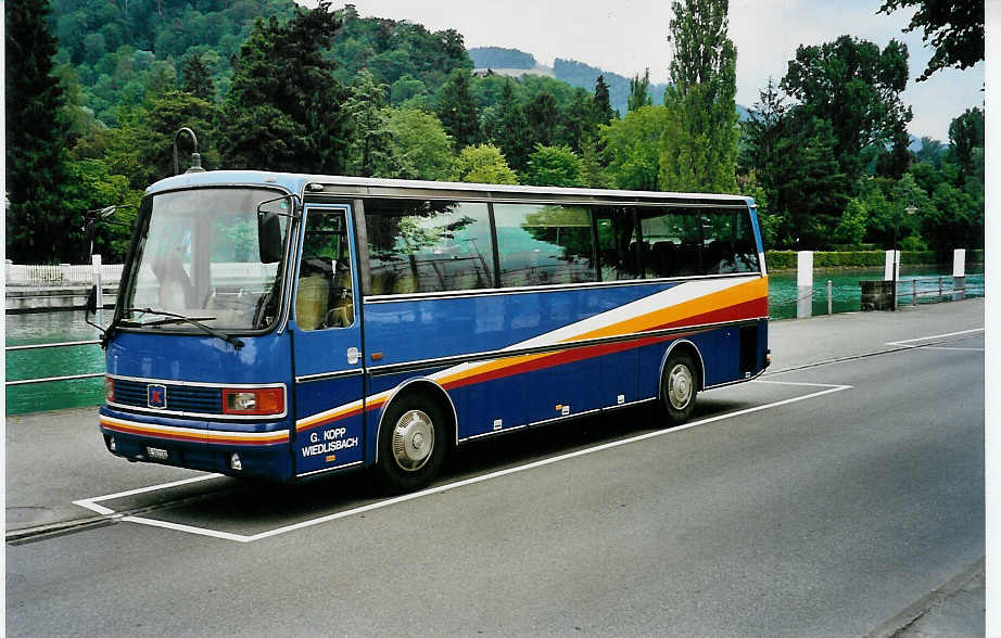 (040'904) - Kopp, Wiedlisbach - BE 303'182 - Setra am 11. Juni 2000 bei der Schiffl�ndte Thun