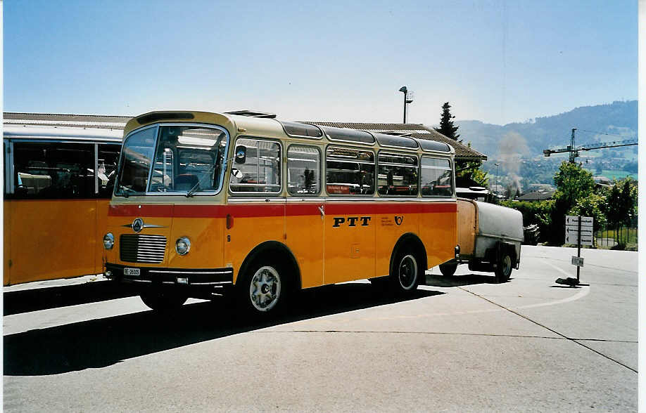 (041'016) - Schmid, Th�rishaus - Nr. 9/BE 26'105 - Saurer/R&J (ex Geiger, Adelboden Nr. 9) am 18. Juni 2000 in Hinwil, AMP