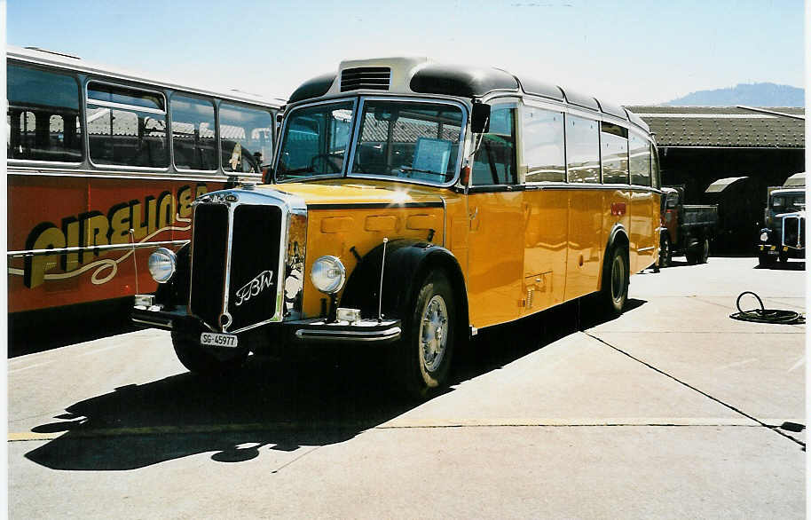 (041'027) - R�egg, R�ti - SG 45'977 - FBW/FHS (ex Kantonspolizei, Bern; ex P 23'180; ex P 2216) am 18. Juni 2000 in Hinwil, AMP