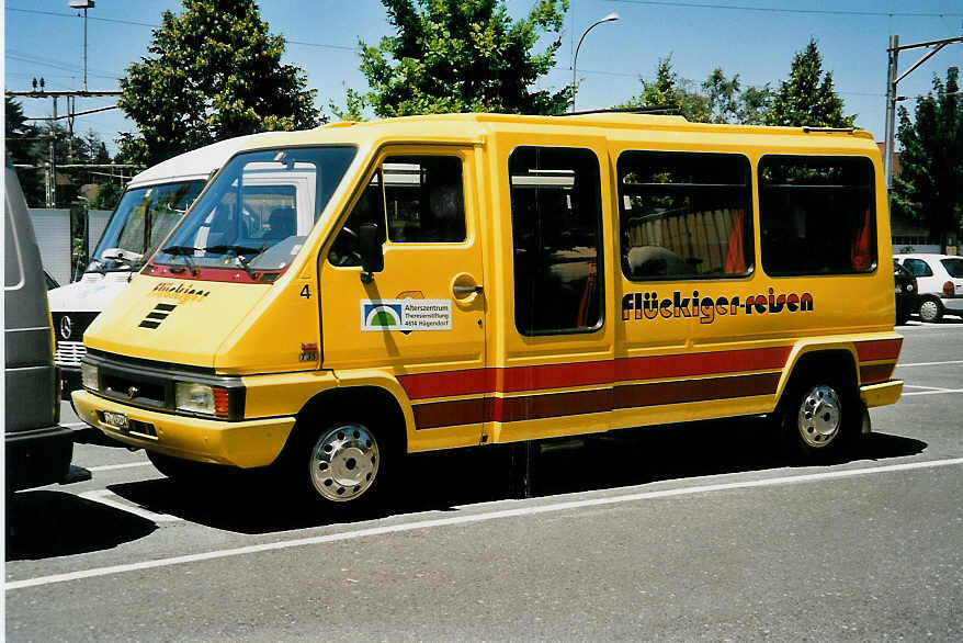 (041'619) - Fl�ckiger, Rickenbach - Nr. 4/SO 46'234 - Renault am 27. Juni 2000 in Thun, Seestrasse
