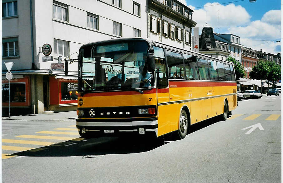 (041'722) - Stucki, Porrentruy - Nr. 21/JU 1927 - Setra am 11. Juli 2000 beim Bahnhof Del�mont