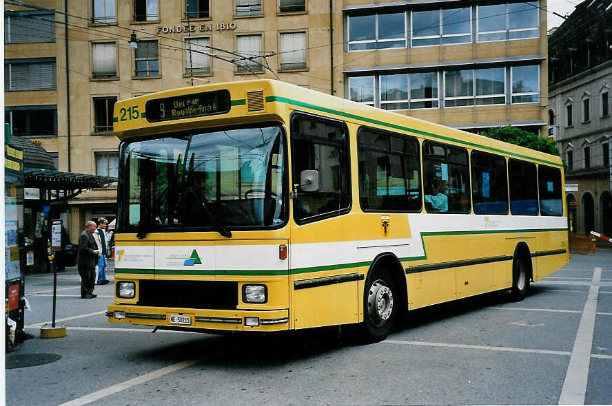 (041'824) - TN Neuch�tel - Nr. 215/NE 50'215 - Volvo/Hess am 12. Juli 2000 in Neuch�tel, Place Pury