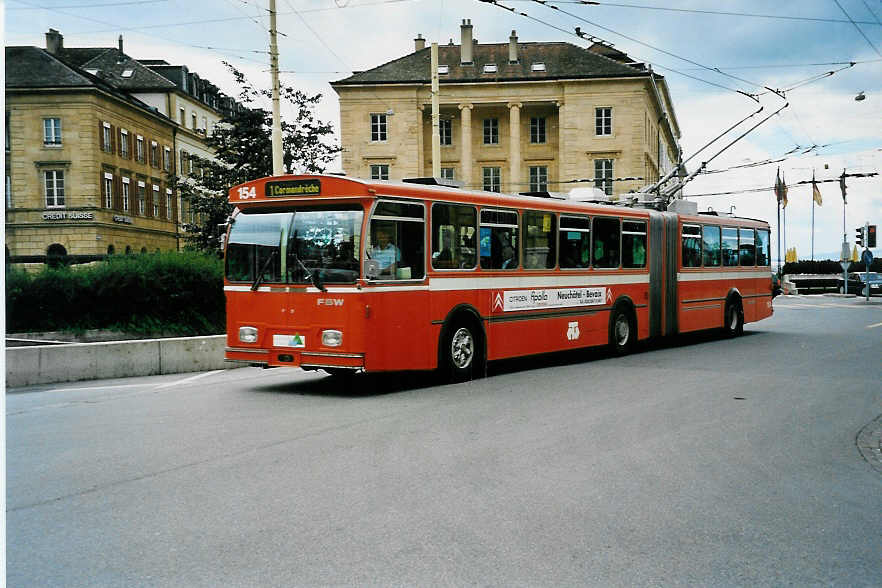 (041'830) - TN Neuch�tel - Nr. 154 - FBW/Hess Gelenktrolleybus (ex Nr. 54) am 12. Juli 2000 in Neuch�tel, Place Pury