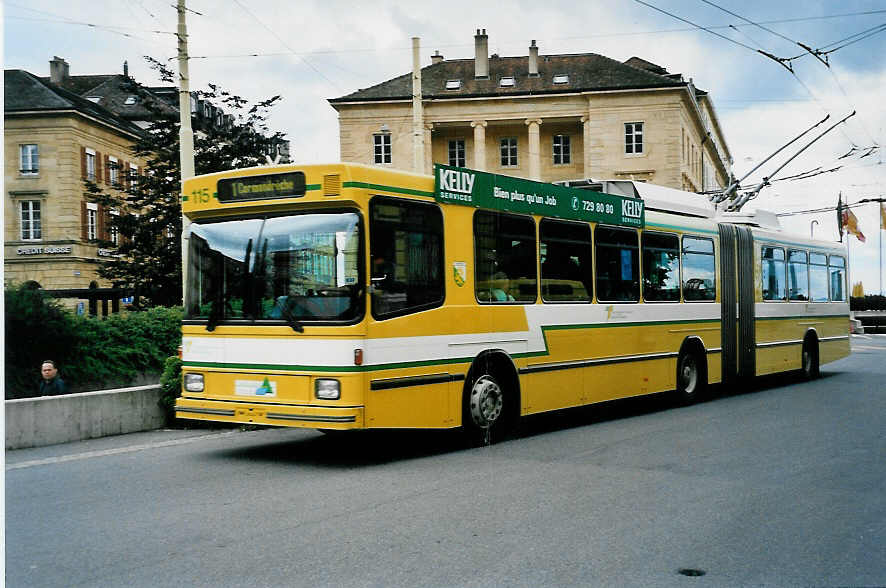 (041'835) - TN Neuch�tel - Nr. 115 - NAW/Hess Gelenktrolleybus am 12. Juli 2000 in Neuch�tel, Place Pury