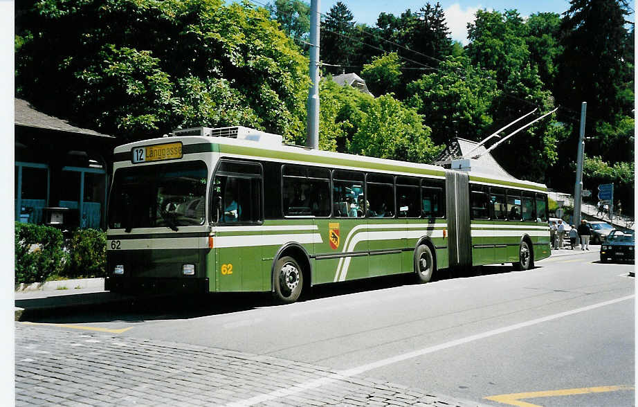 (042'020) - SVB Bern - Nr. 62 - Volvo/R&J Gelenktrolleybus am 18. Juli 2000 in Bern, B�rengraben