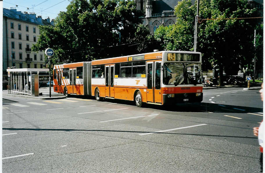 (042'106) - TPG Gen�ve - Nr. 288/GE 96'232 - Mercedes am 19. Juli 2000 beim Bahnhof Gen�ve