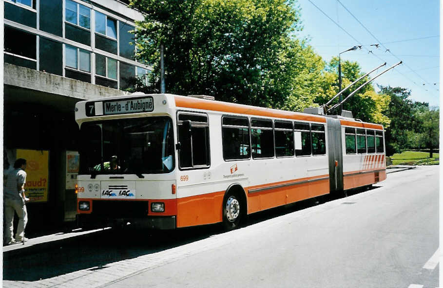 (042'123) - TPG Gen�ve - Nr. 699 - NAW/Hess Gelenktrolleybus am 19. Juli 2000 in Le Lignon, Tours Lignon