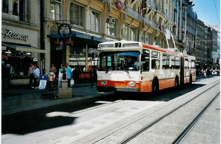 (042'128) - TPG Gen�ve - Nr. 665 - Saurer/Hess Gelenktrolleybus am 19. Juli 2000 in Gen�ve, Rue Croix d'Or
