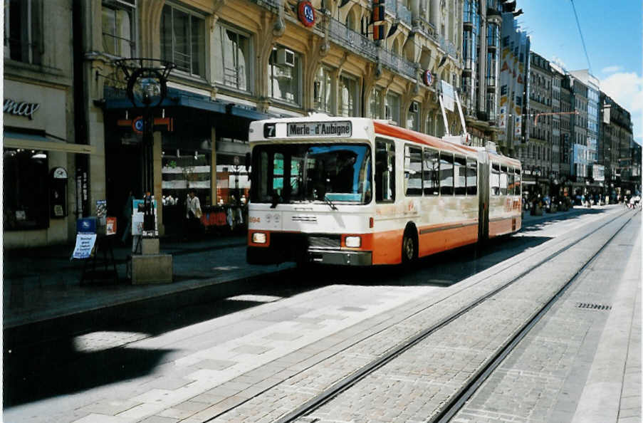 (042'130) - TPG Gen�ve - Nr. 694 - NAW/Hess Gelenktrolleybus am 19. Juli 2000 in Gen�ve, Rue Croix d'Or