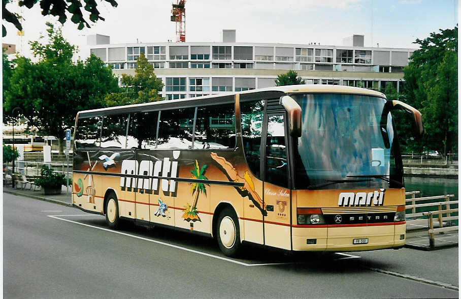 (042'307) - Marti, Kallnach - Nr. 11/FR 510 - Setra am 26. Juli 2000 bei der Schiffl�ndte Thun