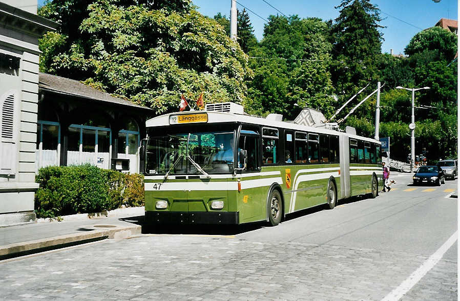 (042'422) - SVB Bern - Nr. 47 - FBW/Gangloff Gelenktrolleybus am 12. August 2000 in Bern, B�rengraben