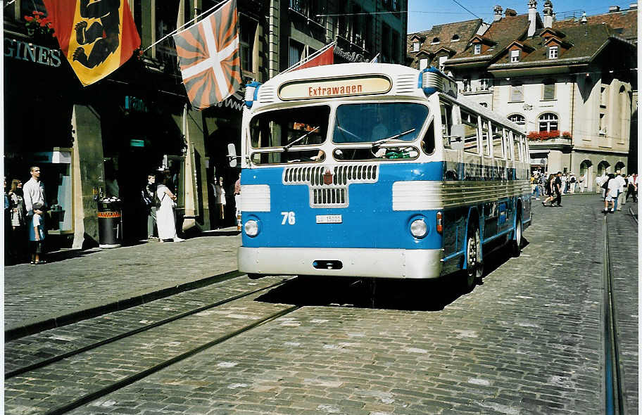 (042'510) - VBL Luzern - Nr. 76/LU 15'020 - Twin Coach am 12. August 2000 in Bern, B�renplatz
