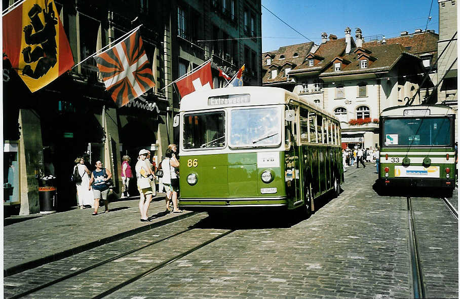 (042'511) - SVB Bern (TVB) - Nr. 86/BE 244'562 - Saurer/FFA am 12. August 2000 in Bern, B�renplatz