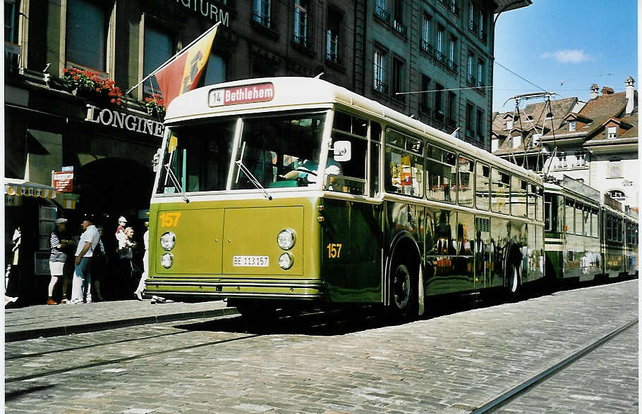 (042'515) - SVB Bern - Nr. 157/BE 113'157 - FBW/Gangloff am 12. August 2000 in Bern, B�renplatz