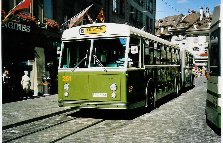(042'516) - SVB Bern - Nr. 251/BE 113'251 - FBW/SWS-R&J am 12. August 2000 in Bern, B�renplatz