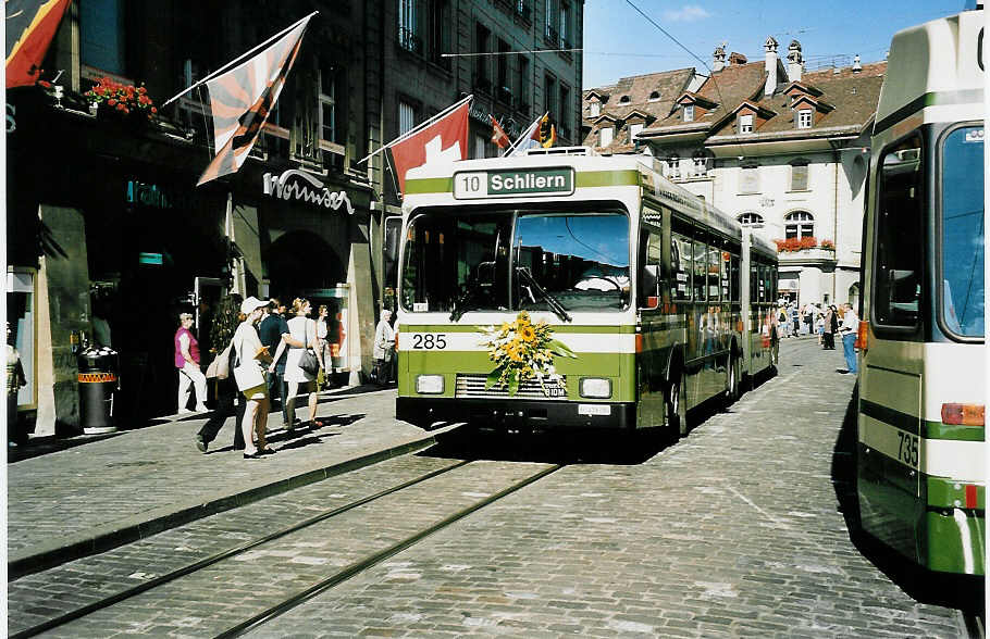 (042'517) - SVB Bern - Nr. 285/BE 419'285 - Volvo/R&J-Hess-Gangloff am 12. August 2000 in Bern, B�renplatz