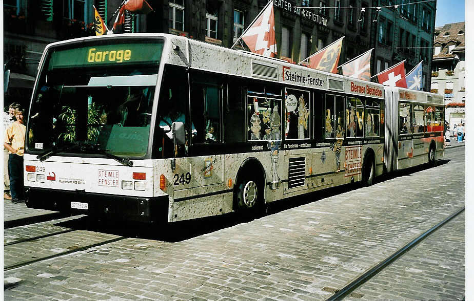 (042'519) - SVB Bern - Nr. 249/BE 518'249 - Van Hool am 12. August 2000 in Bern, B�renplatz
