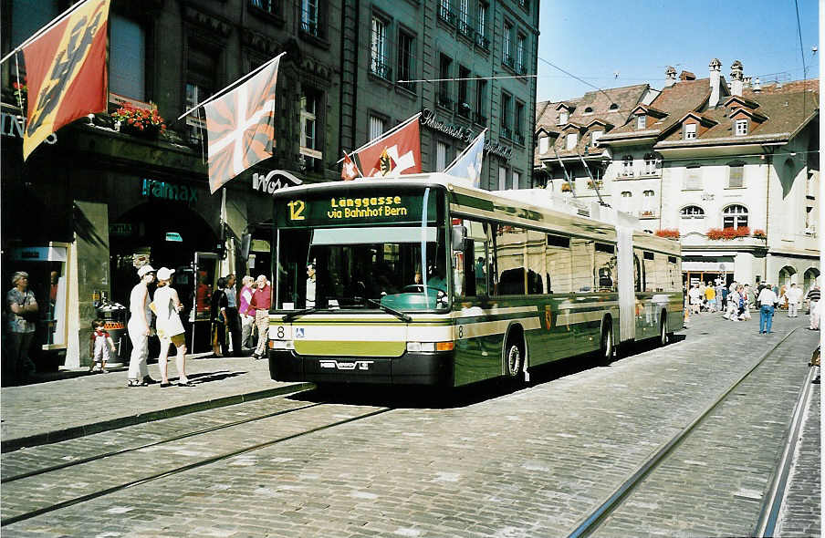(042'521) - SVB Bern - Nr. 8 - NAW/Hess Gelenktrolleybus am 12. August 2000 in Bern, B�renplatz