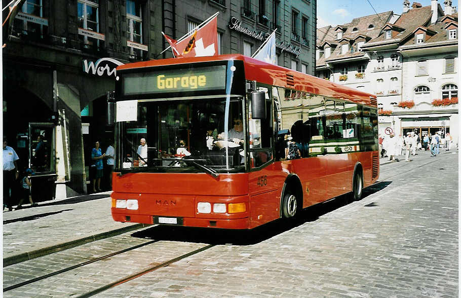 (042'524) - SVB Bern - Nr. 456/BE 535'456 - MAN/Berkhof am 12. August 2000 in Bern, B�renplatz