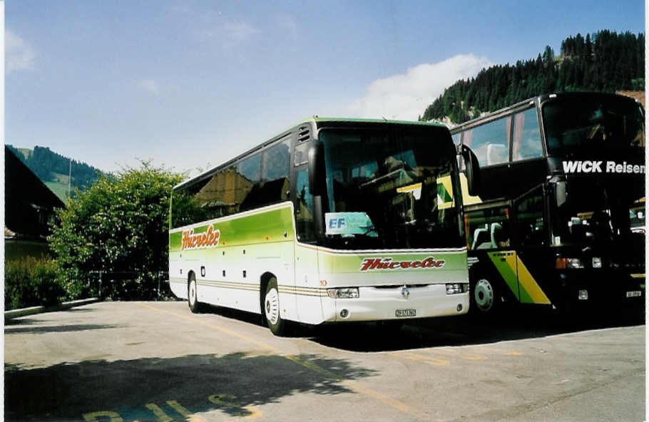 (042'532) - H�rzeler, Dietikon - Nr. 10/ZH 171'362 - Renault am 13. August 2000 in Adelboden, Landstrasse