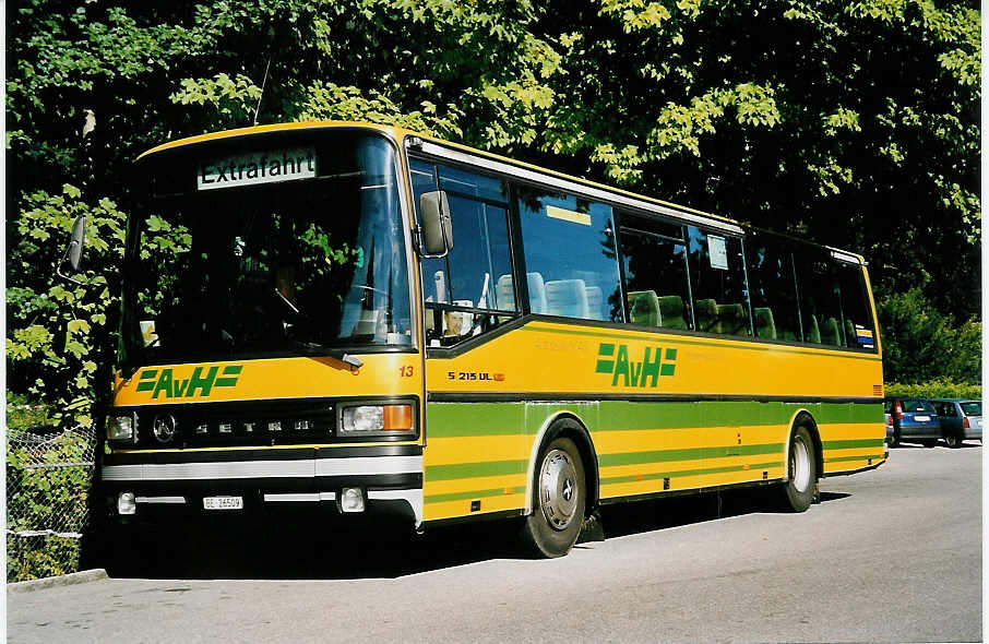 (043'130) - STI Thun - Nr. 13/BE 26'509 - Setra (ex AvH Heimenschwand Nr. 3; ex AGS Sigriswil Nr. 1) am 9. September 2000 bei der Schiffl�ndte Thun