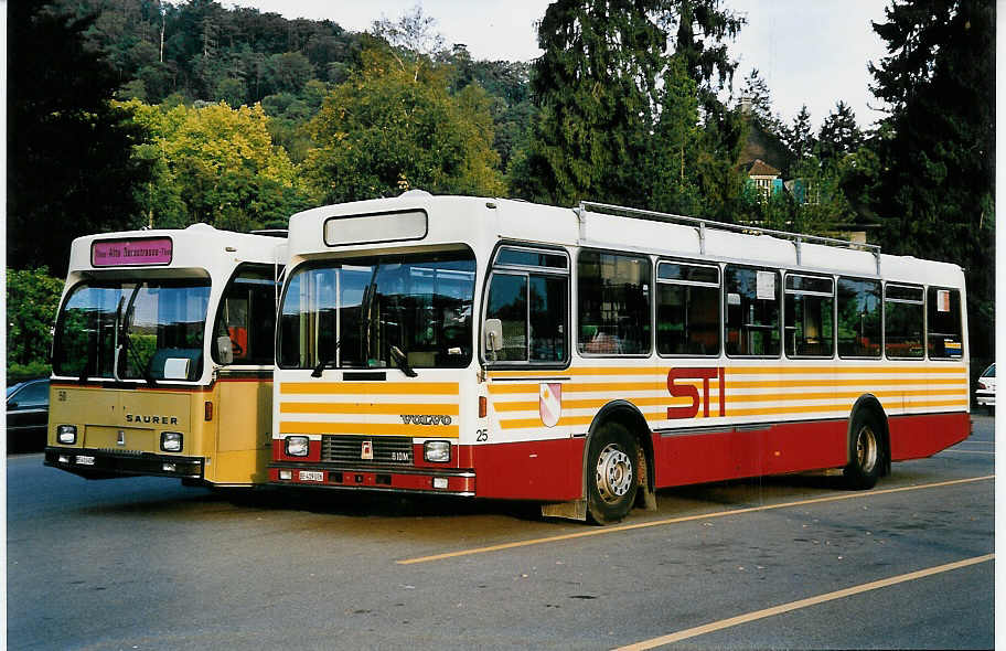 (043'223) - STI Thun - Nr. 25/BE 419'026 - Volvo/R&J (ex SAT Thun Nr. 25) am 15. September 2000 bei der Schiffl�ndte Thun