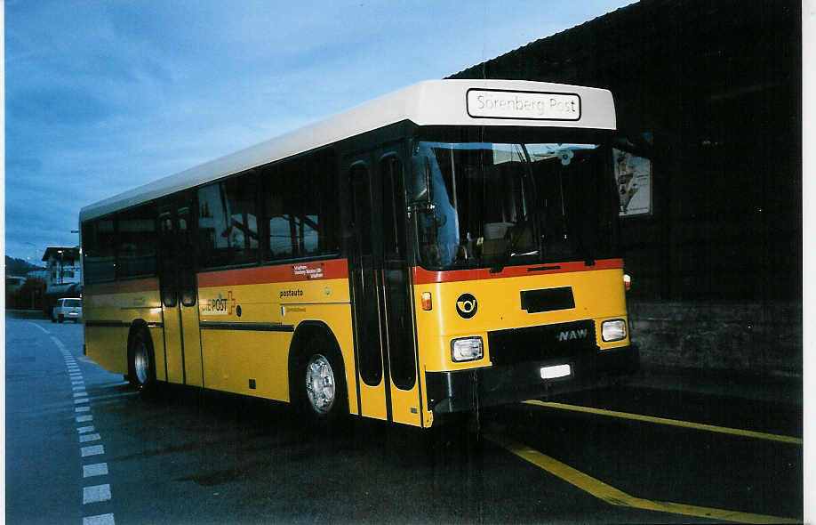 (043'512) - Schnider, Sch�pfheim - LU 15'609 - NAW/Hess am 17. Oktober 2000 beim Bahnhof Sch�pfheim