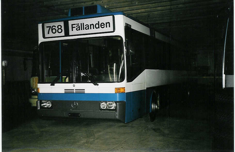 (043'630) - AFA Adelboden - Nr. 17 - Mercedes (ex Fr�hlich, Z�rich Nr. 603; ex VBZ Z�rich Nr. 682) am 22. Oktober 2000 im Autobahnhof Adelboden