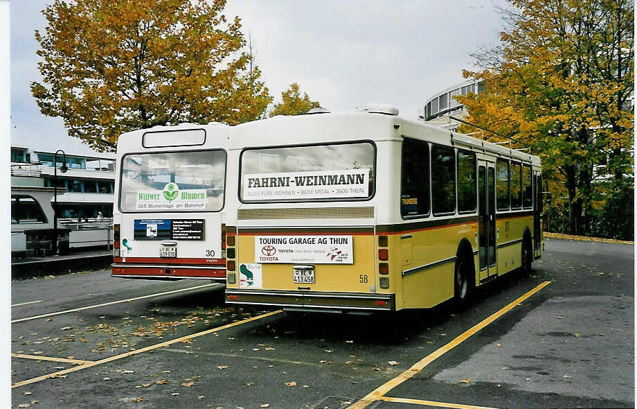 (043'633) - STI Thun - Nr. 58/BE 413'458 - Saurer/R&J am 24. Oktober 2000 bei der Schiffl�ndte Thun