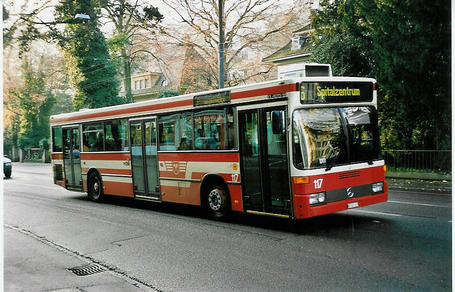 (044'004) - VB Biel - Nr. 117/BE 512'117 - Mercedes am 2. Dezember 2000 in Biel, M�hlebr�cke