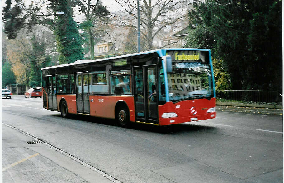 (044'006) - VB Biel - Nr. 121/BE 560'121 - Mercedes am 2. Dezember 2000 in Biel, M�hlebr�cke