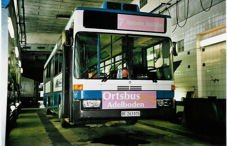 (044'309) - AFA Adelboden - Nr. 17/BE 263'015 - Mercedes (ex Fr�hlich, Z�rich Nr. 602; ex VBZ Z�rich Nr. 682) am 30. Dezember 2000 im Autobahnhof Adelboden