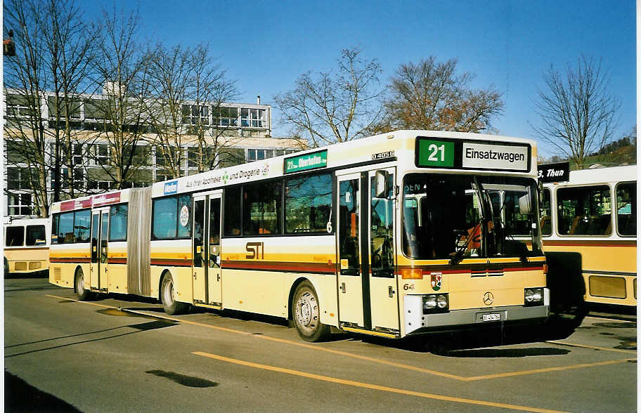 (044'324) - STI Thun - Nr. 64/BE 434'764 - Mercedes am 31. Dezember 2000 bei der Schiffl�ndte Thun