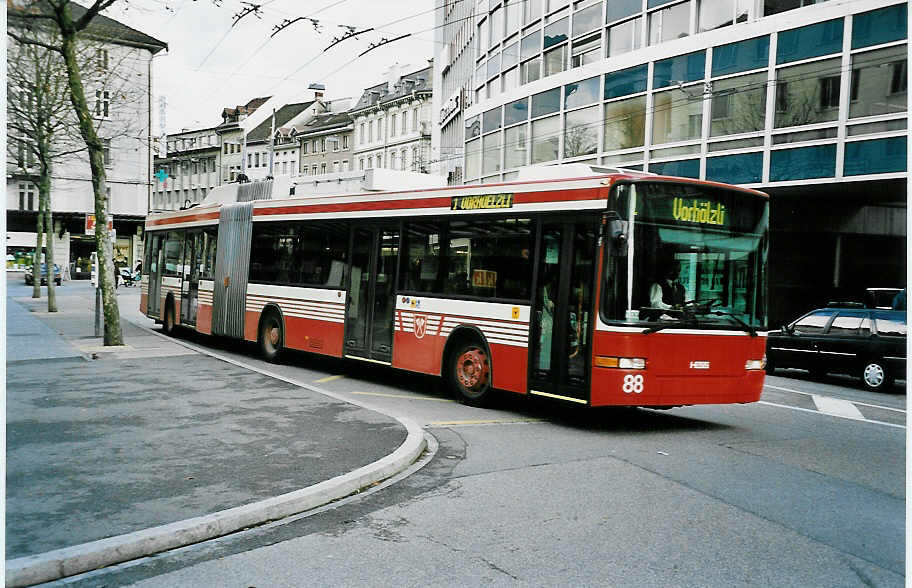 (044'621) - VB Biel - Nr. 88 - NAW/Hess Gelenktrolleybus am 27. Januar 2001 in Biel, M�hlebr�cke