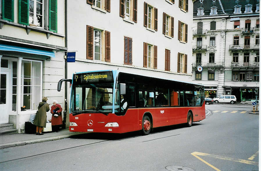 (044'630) - VB Biel - Nr. 123/BE 560'123 - Mercedes am 27. Januar 2001 in Biel, M�hlebr�cke