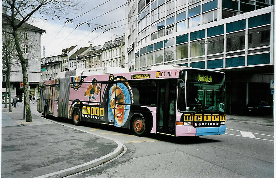 (044'631) - VB Biel - Nr. 81 - NAW/Hess Gelenktrolleybus am 27. Januar 2001 in Biel, M�hlebr�cke
