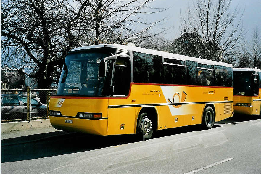 (044'915) - Perrodin-M�tral, Le Ch�ble - VS 1111 - Neoplan am 20. Februar 2001 beim Bahnhof Martigny