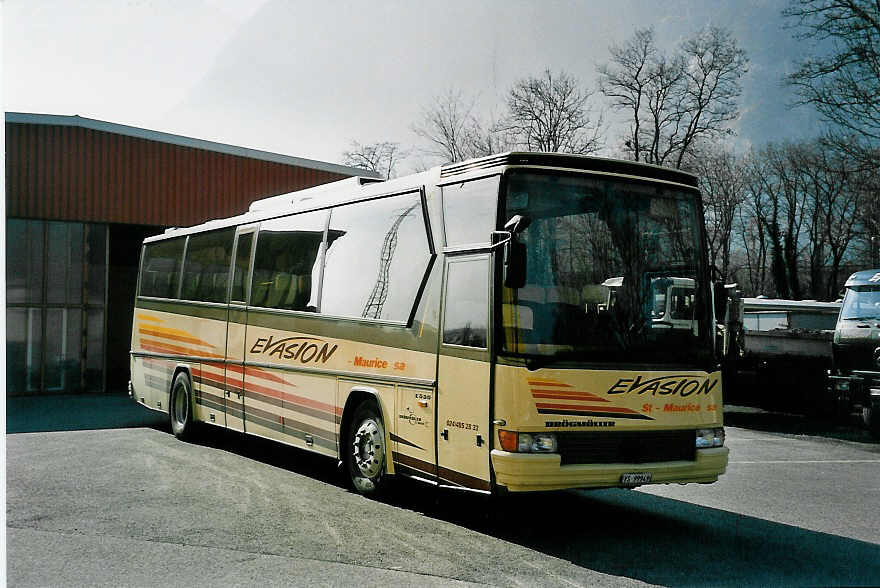 (044'920) - Evasion, St-Maurice - VS 99'949 - Dr�gm�ller am 20. Februar 2001 in St-Maurice, Garage