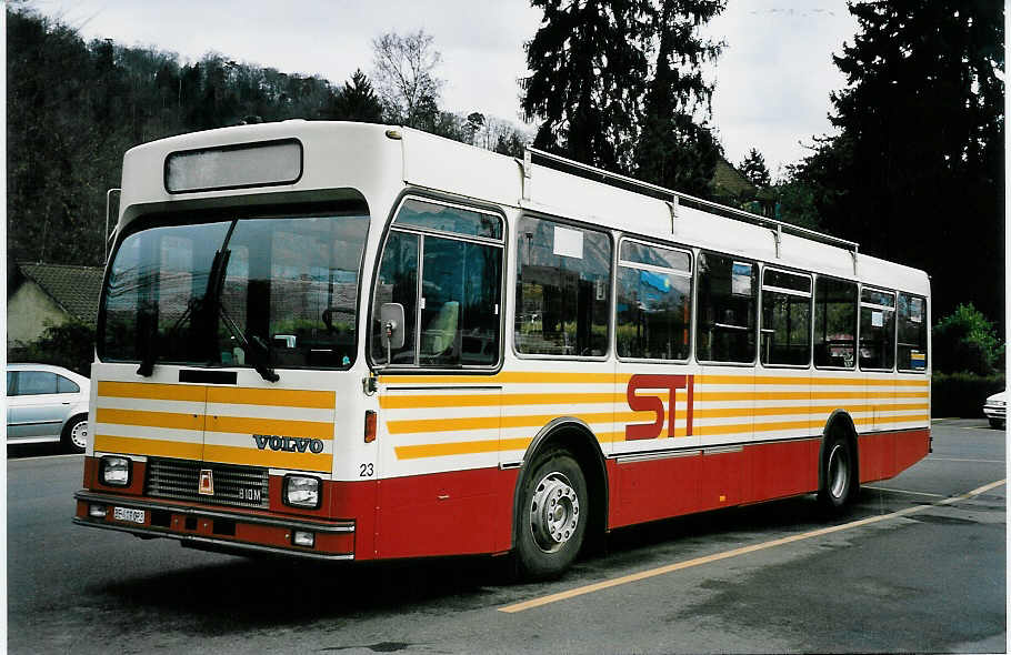 (045'204) - STI Thun - Nr. 23/BE 419'023 - Volvo/R&J (ex SAT Thun Nr. 23) am 1. M�rz 2001 bei der Schiffl�ndte Thun