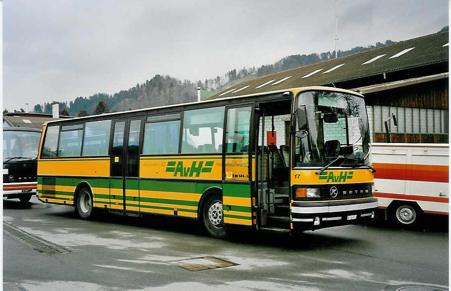 (045'211) - STI Thun - Nr. 17/BE 363'613 - Setra (ex AvH Heimenschwand Nr. 7) am 8. M�rz 2001 in Thun, Garage