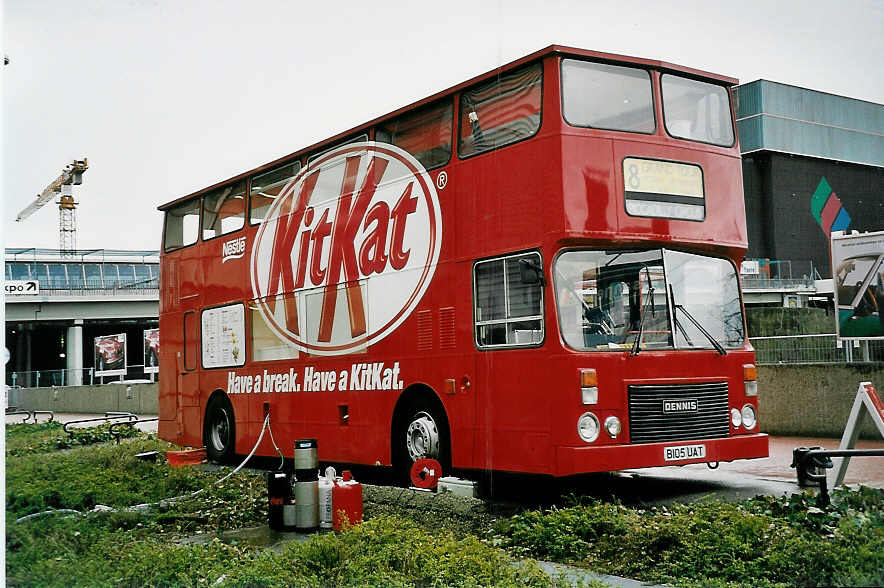 (045'231) - Aus England: Nestl�, York - B 105 UAT - Dennis (ex Londonbus) am 11. M�rz 2001 in Gen�ve, Palexpo