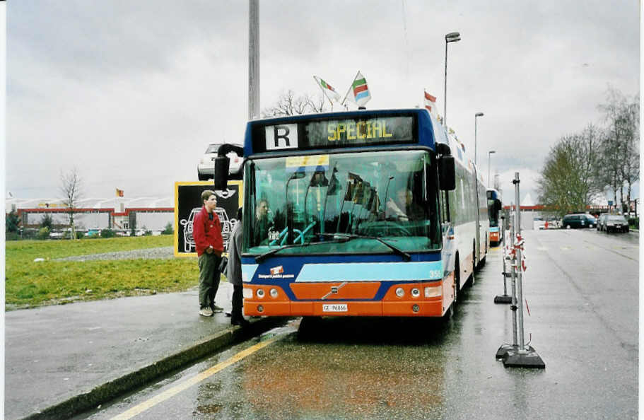 (045'308) - TPG Gen�ve - Nr. 355/GE 96'066 - Volvo am 11. M�rz 2001 in Gen�ve, Palexpo