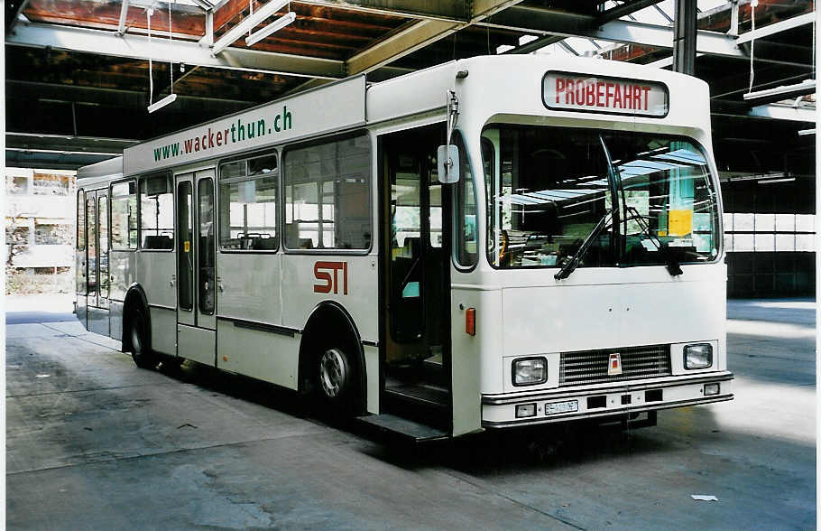 (045'401) - STI Thun - Nr. 27/BE 419'027 - Volvo/R&J (ex SAT Thun Nr. 27) am 16. M�rz 2001 in Thun, Garage