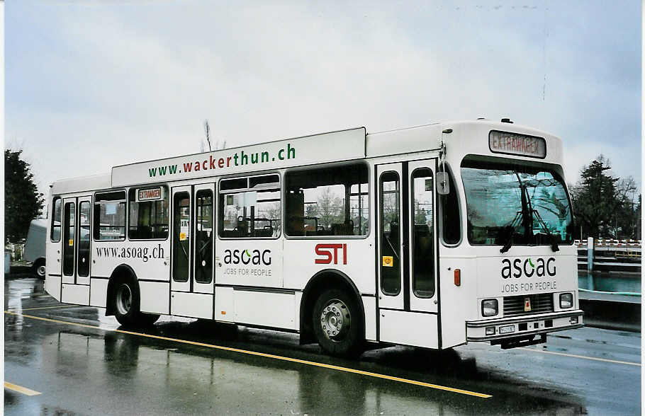 (045'406) - STI Thun - Nr. 27/BE 419'027 - Volvo/R&J (ex SAT Thun Nr. 27) am 17. M�rz 2001 bei der Schiffl�ndte Thun