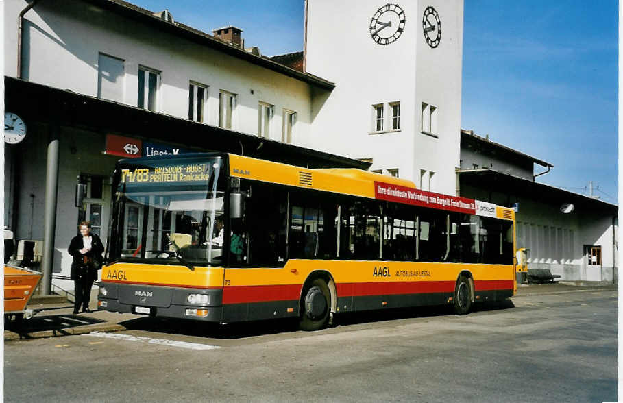 (045'434) - AAGL Liestal - Nr. 73/BL 6663 - MAN am 31. M�rz 2001 beim Bahnhof Liestal