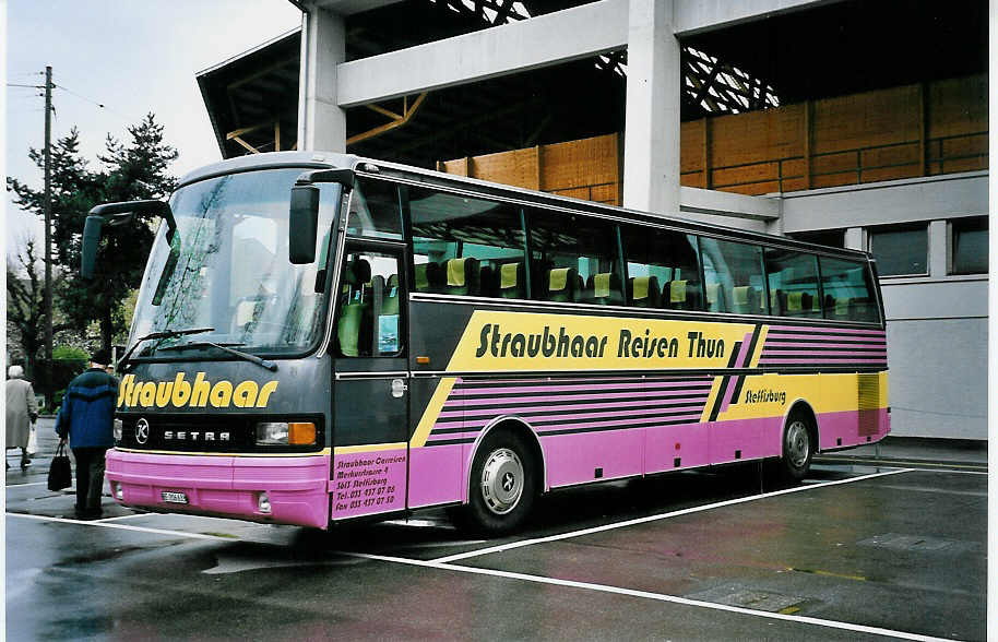 (045'712) - Straubhaar, Thun - BE 206'633 - Setra (ex M�ller, Uttigen) am 12. April 2001 in Thun, Grabengut