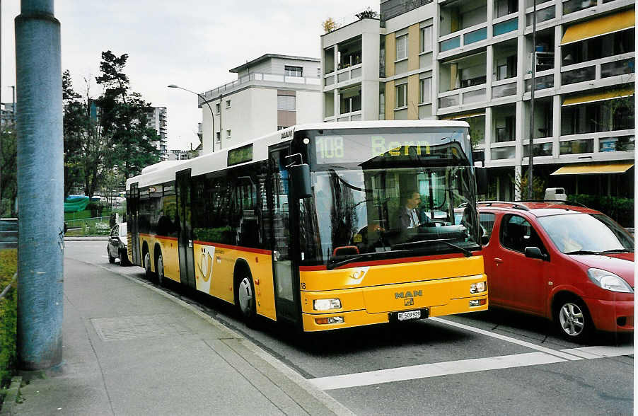 (045'808) - Steiner, Ortschwaben - Nr. 18/BE 509'929 - MAN am 18. April 2001 in Bern, Bethlehem S�ge